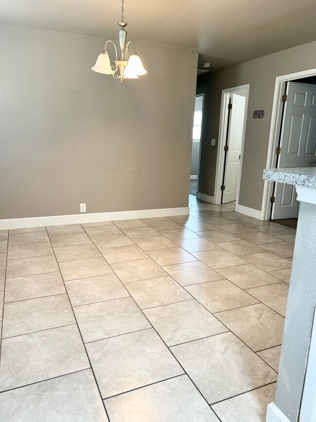 Building Photo - Cozy Home located in the heart of Burleson