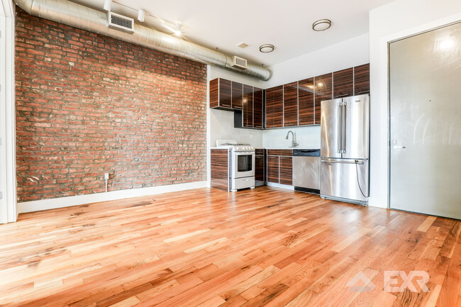 Building Photo - 862 Knickerbocker Ave
