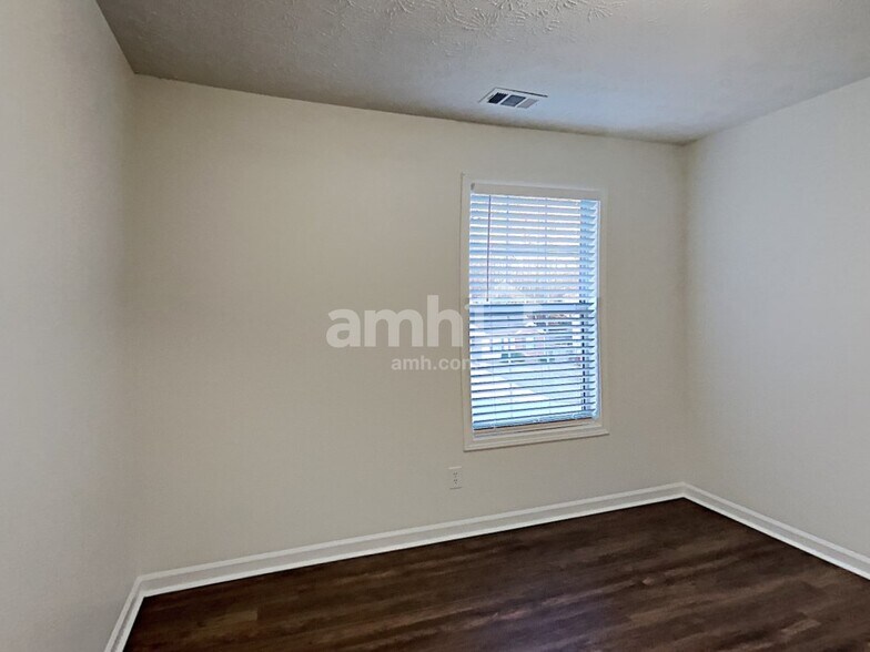 Building Photo - 2760 Woodbine Hill Way