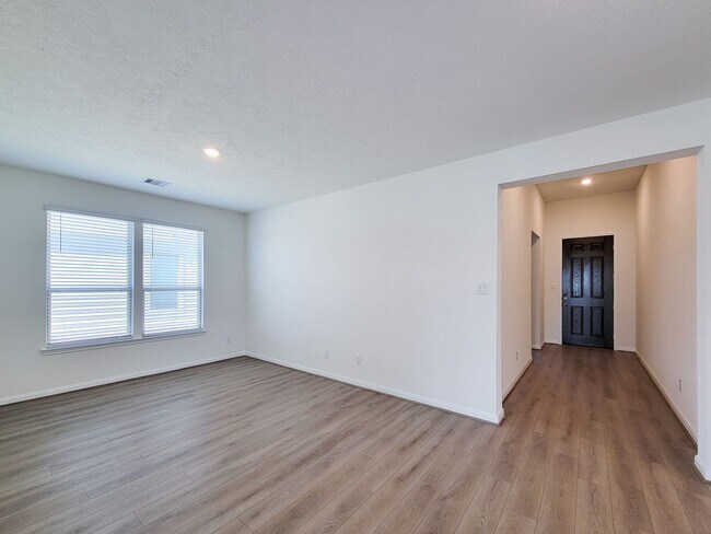 Building Photo - 2815 LYRA Ct