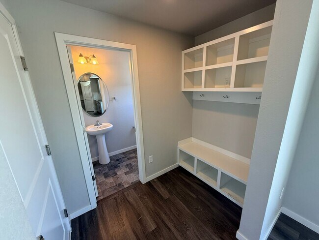 Building Photo - Bright Modern Home in TimberVine - 3 Bed, 2.5 Bath, 2 Car Garage