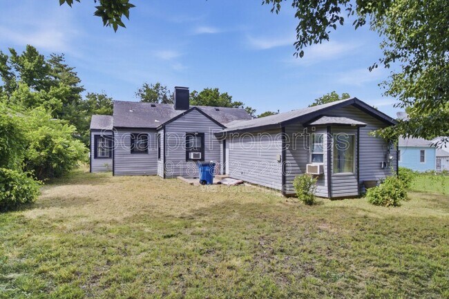 Building Photo - 4530 E 6th St