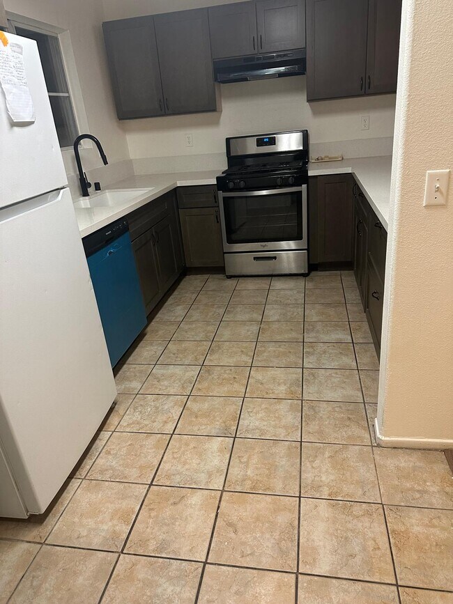 Building Photo - 1050 Harbor Heights Dr