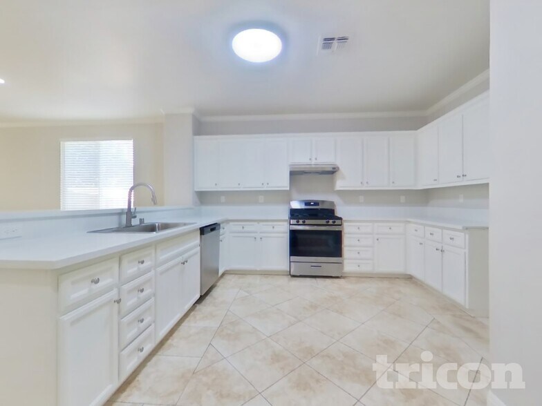 Building Photo - 7820 Golden Ring Way