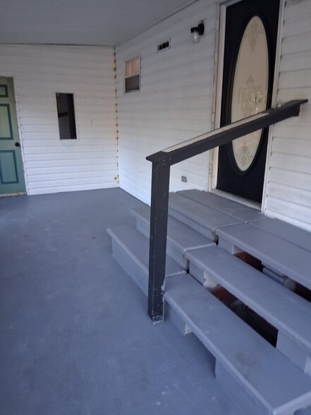 Building Photo - 1920 E 151st Ave