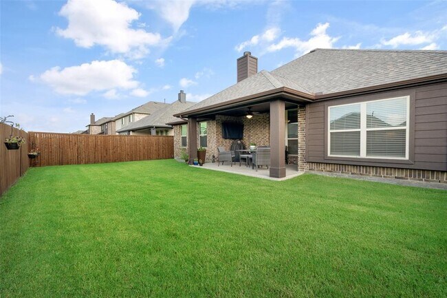 Building Photo - 1324 Thrasher Dr