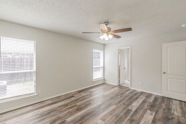 Building Photo - Coming Soon! 2 Story, 3 Bedroom Home in Be...