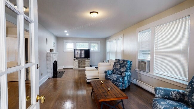 Primary Photo - Charming and Spacious 5BD 2.5BA House in Beaver Hills!