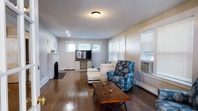 Building Photo - Charming and Spacious 5BD 2.5BA House in Beaver Hills!