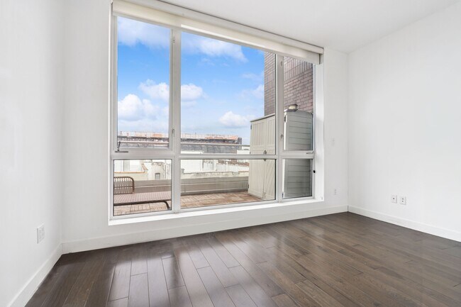 Building Photo - 11-35-35 45th Ave