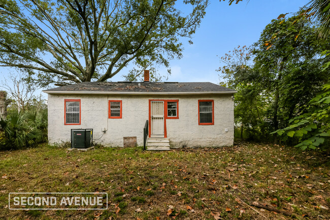 Building Photo - 1816 E 24th St