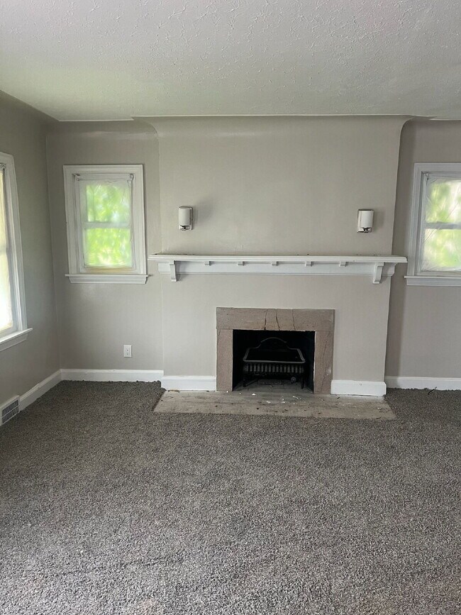 Building Photo - 3-Bedroom Gem on Indiana St with Spacious ...
