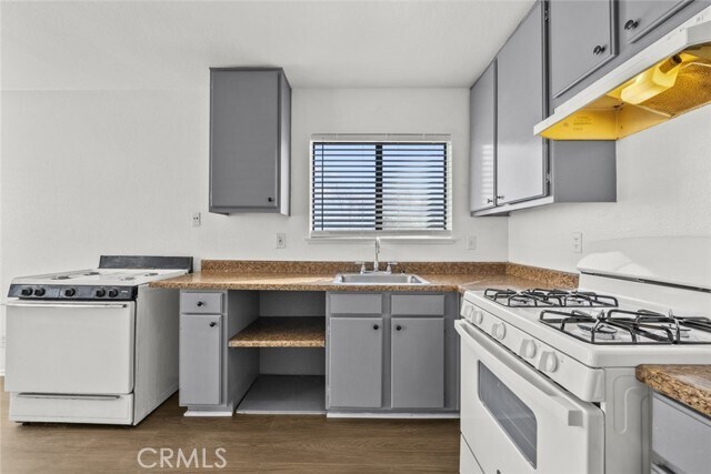 Building Photo - 38501 Larkin Ave