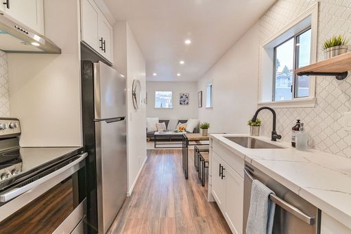 Building Photo - Beautiful top floor 1 bedroom 1 bathroom apartment on Lower Queen Anne