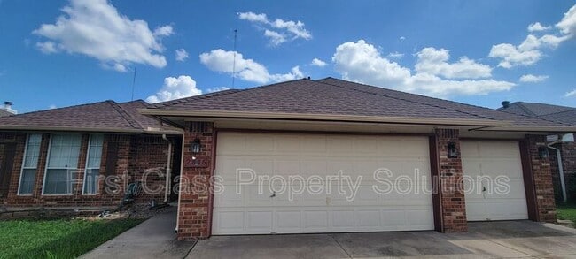 Primary Photo - 2816 SE 95th St