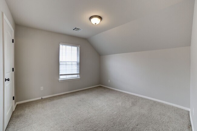 Building Photo - 5 Bed | 2.5 Baths | Broken Arrow