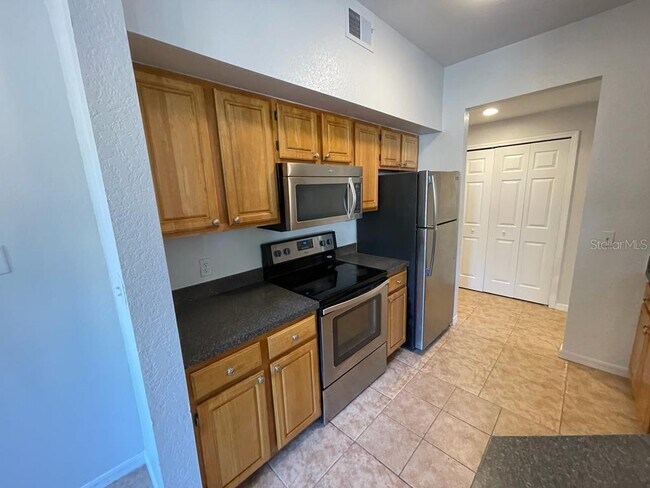 Building Photo - 6033 Westgate Dr