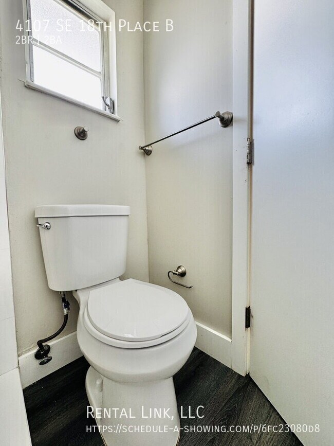 Building Photo - 4107 SE 18th Pl