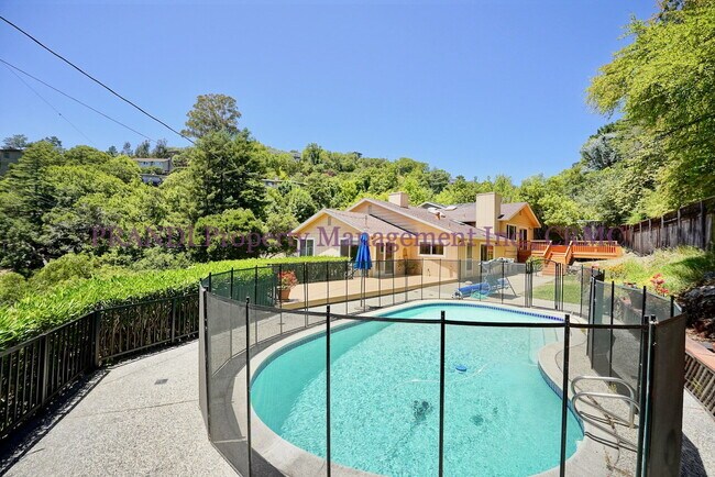 Building Photo - Greenbrae Home with Spacious Yard and Sola...