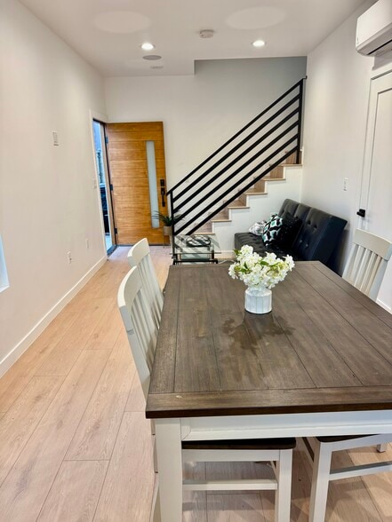 Building Photo - 2681 Pomeroy Ave