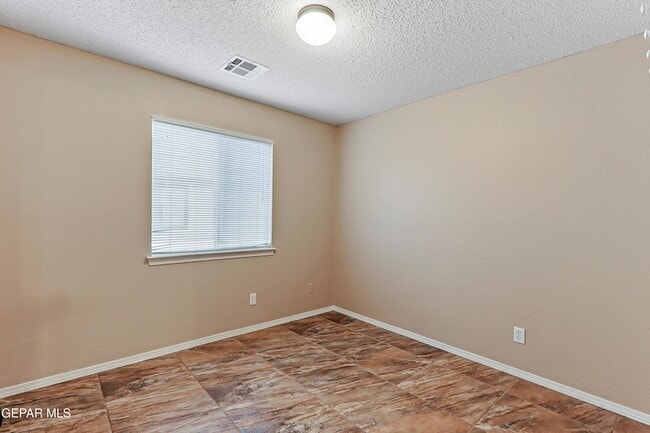 Building Photo - 14336 Desert Sage Dr