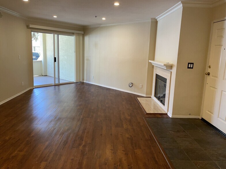 Building Photo - 653 Oak Run Trl