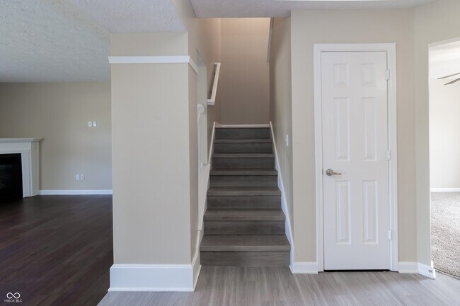Building Photo - 2755 Bluewood Way