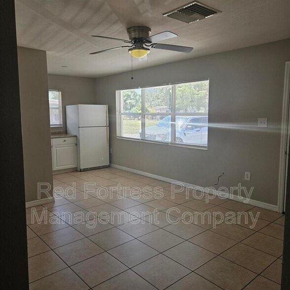 Building Photo - 2721 Elmwood St