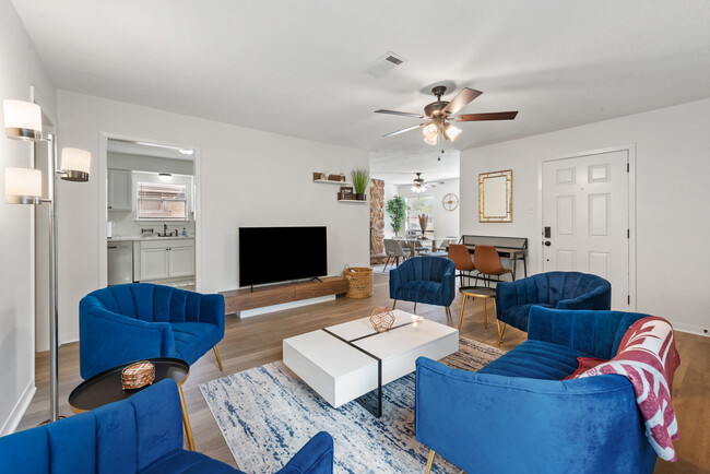 Building Photo - 4136 Willow Oak St