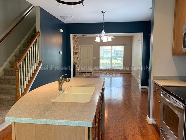 Building Photo - 8025 Goldenrain Way