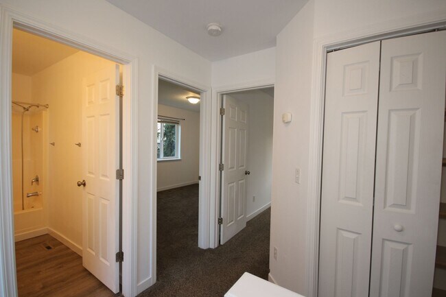 Building Photo - Updated Tacoma Home with Spacious Layout & Fully Fenced Yard