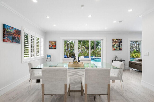 Building Photo - 1733 Coral Gardens Dr