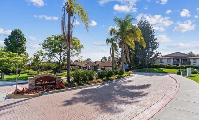 Building Photo - 1 Bedroom Gem in Carmel Valleys Top Notch ...