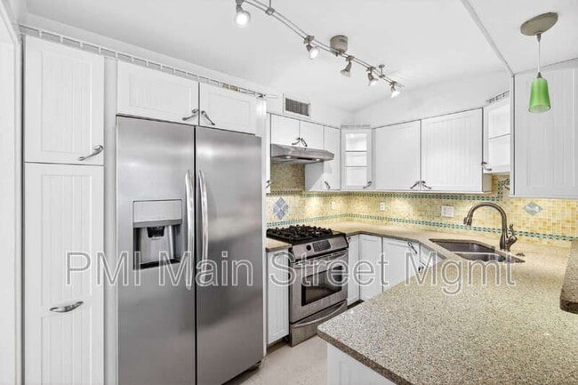 Building Photo - 413 E Miller St