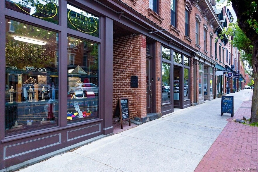 Building Photo - 207 Main St