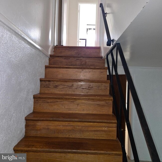 Building Photo - 6624 Chippewa Dr