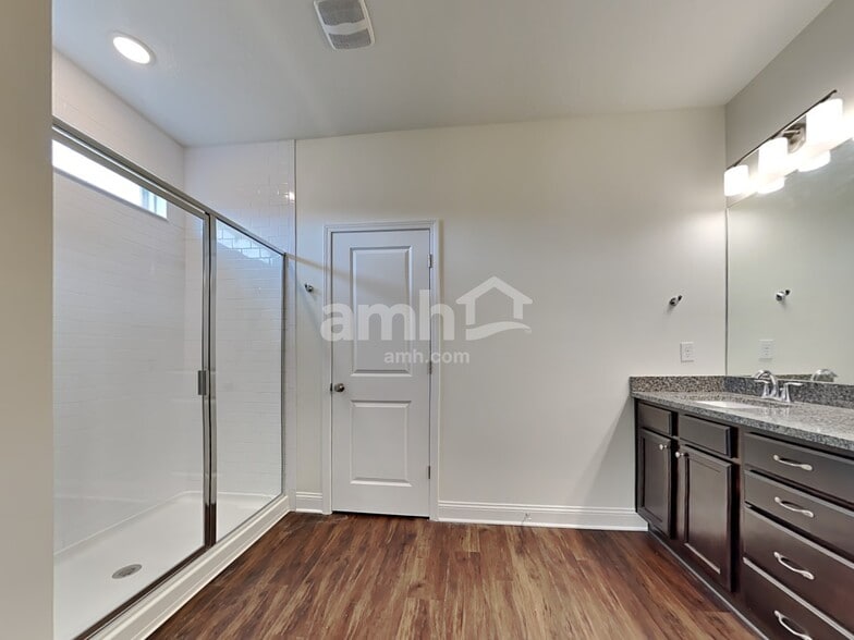 Building Photo - 264 Banyan Frst Dr