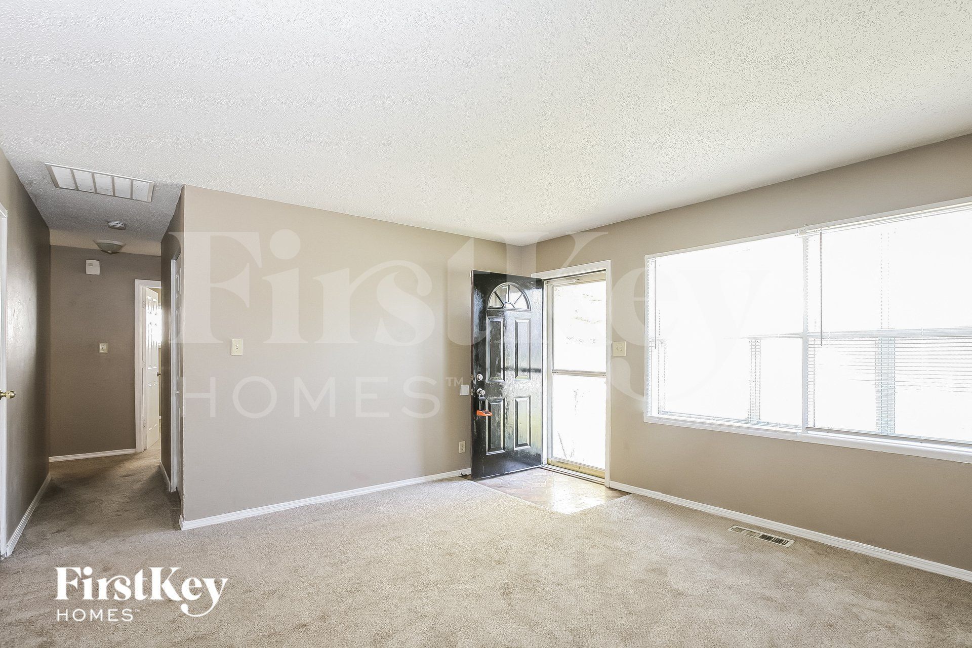 Building Photo - 4834 N Kenyon Dr