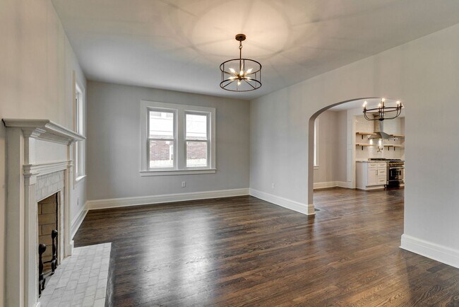 Building Photo - Charming Renovated East Nashville Home wit...