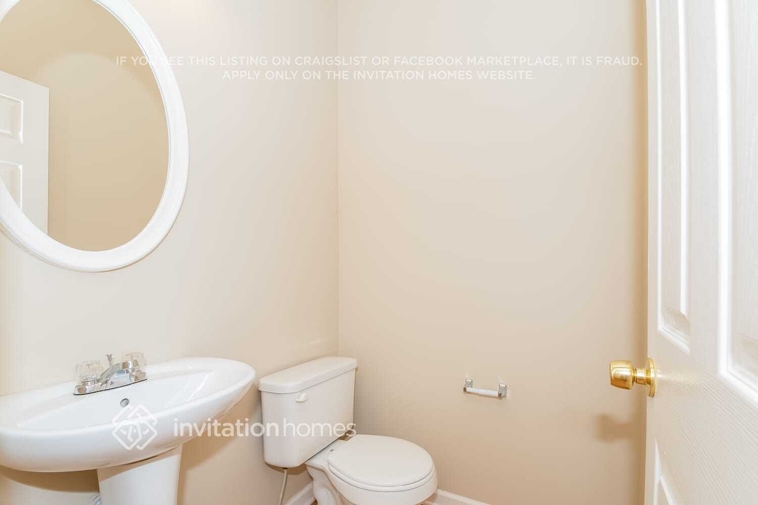 Building Photo - 23 Roxbury Ln