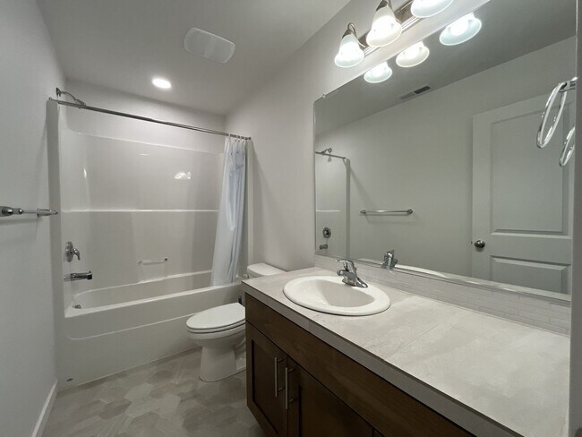 Building Photo - Stunning 3 Bedroom with Bonus Room | Solar Panels, Stainless Steel Appliances & Fenced Backyard
