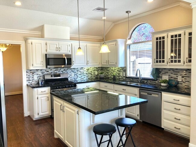 Building Photo - 106 Stony Point Ct