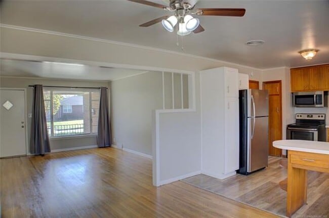 Building Photo - Charming Midtown Bungalow!