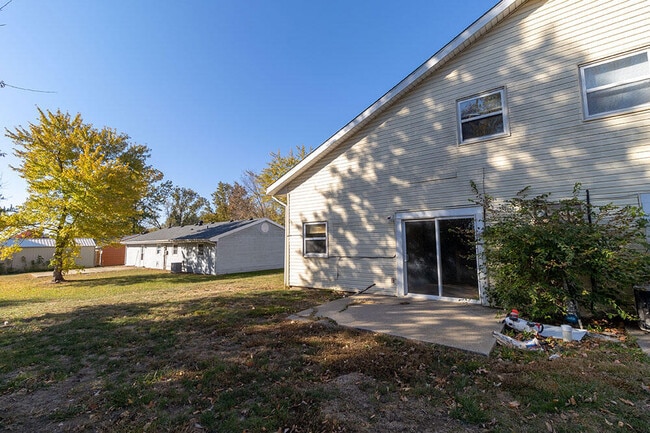 Building Photo - 7216 N Moberly Dr