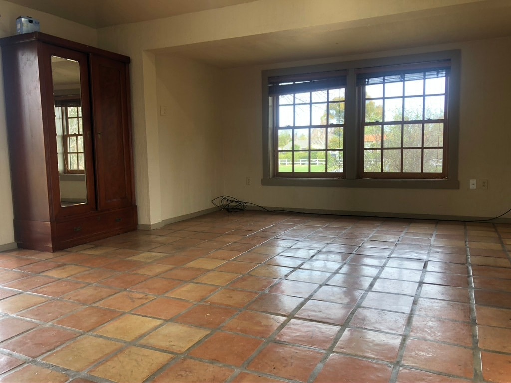 Building Photo - 1510 Fairway Dr