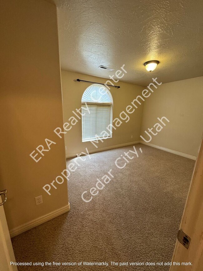 Building Photo - 1434 Southern View Dr