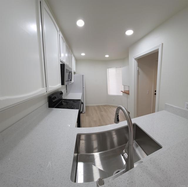 Building Photo - 3525 Lebon Dr