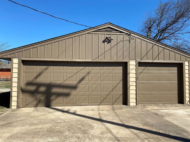 Building Photo - 900 Haggard St