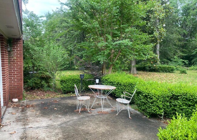 Building Photo - 140 Tuxedo Dr