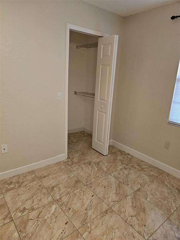 Building Photo - 13815 Fairway Island Dr